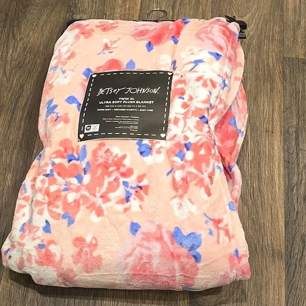 Betsey‎ Johnson Floral Ultra Soft Twin XL Blanket